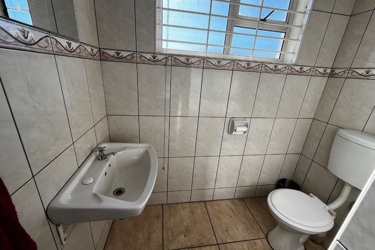 Perfect showroom space for sale - Photo 5