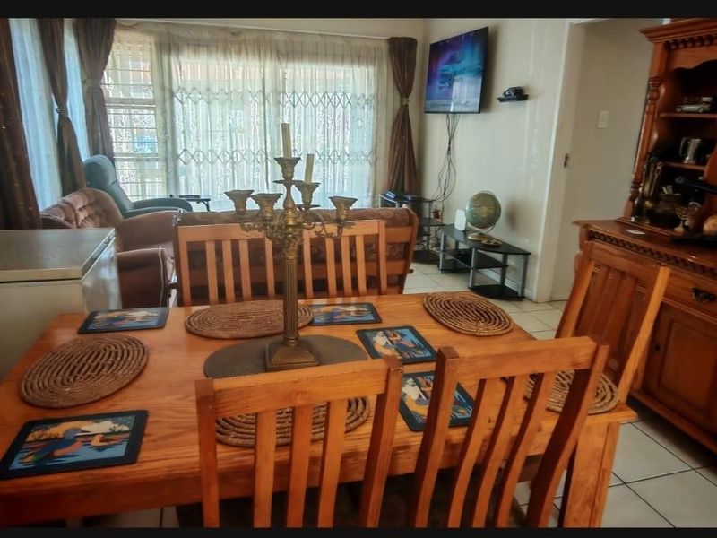 YOUR IDEAL FIRST HOME AWAITS - Photo 4