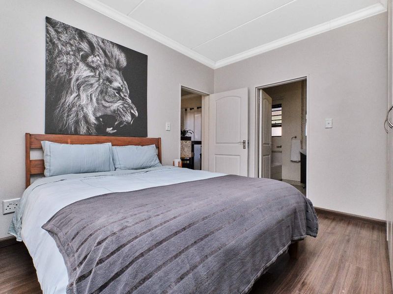 Secure, stylish and move-in ready. - Photo 9