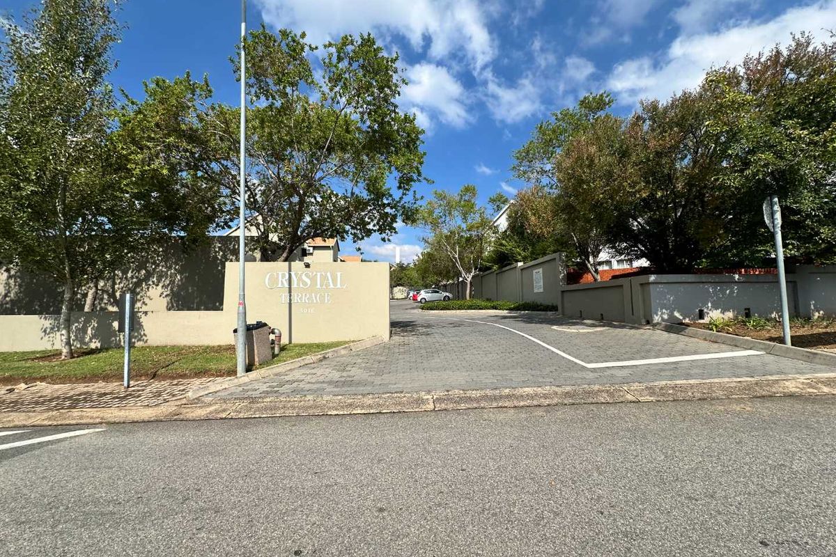 Modern 2-Bedroom Apartment to Rent in Summerfields Estate – Crystal Terrace - Photo 2