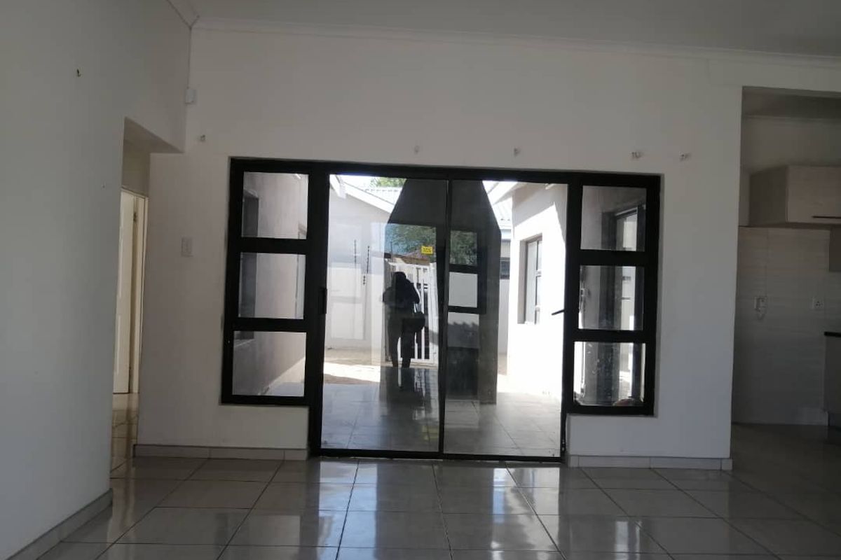 Young Professional - Photo 3