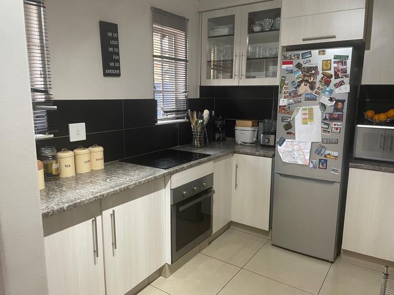 3 Bedroom 2 Barthroom for sale in Bloubsrand - Photo 3