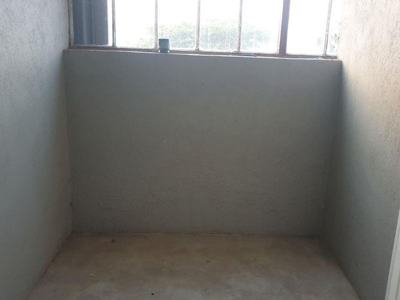 Warehouse, office and yard space for rent - Photo 9