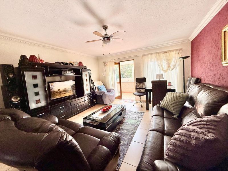 Townhouse For Sale in New Market, Alberton - Photo 6