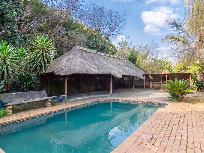 A hidden Gem waiting to shine! is for sale in Florida - Photo 3
