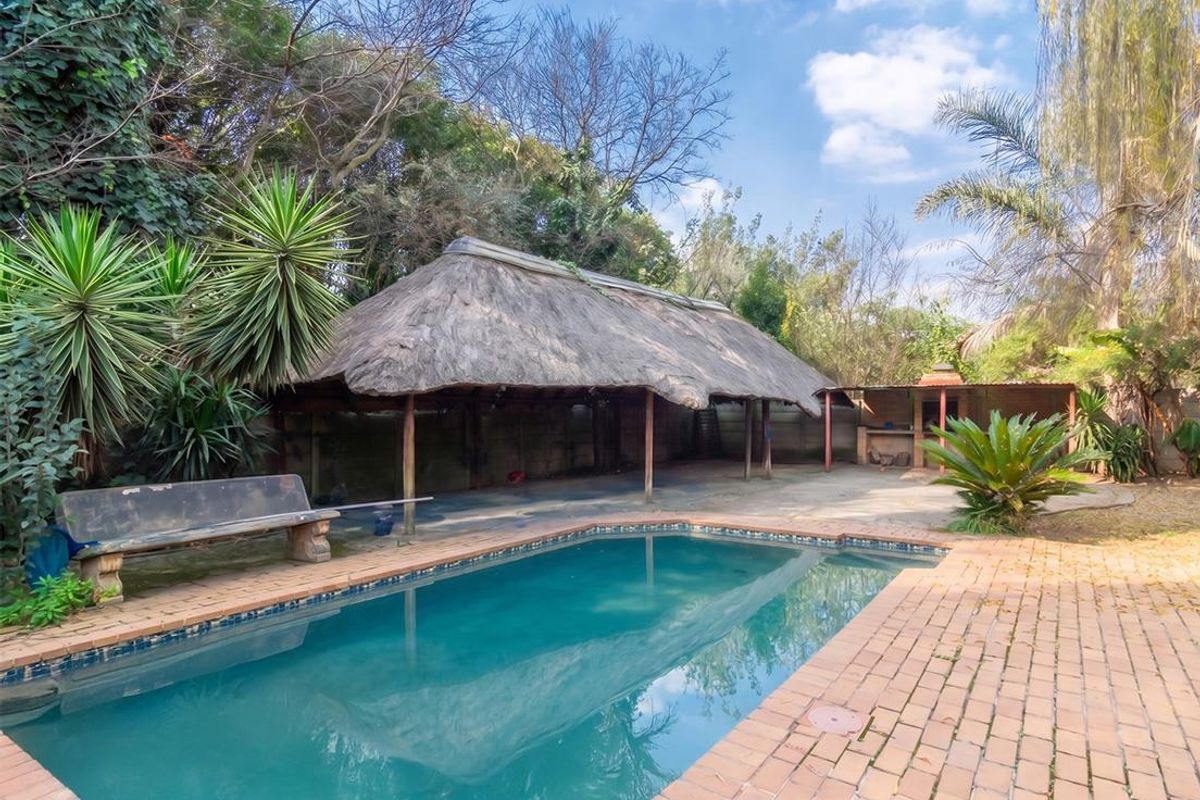 A hidden Gem waiting to shine! is for sale in Florida - Photo 3
