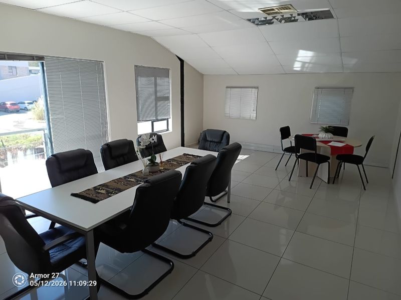 Warehouse with offices for rent - Southern Industrial - Photo 5