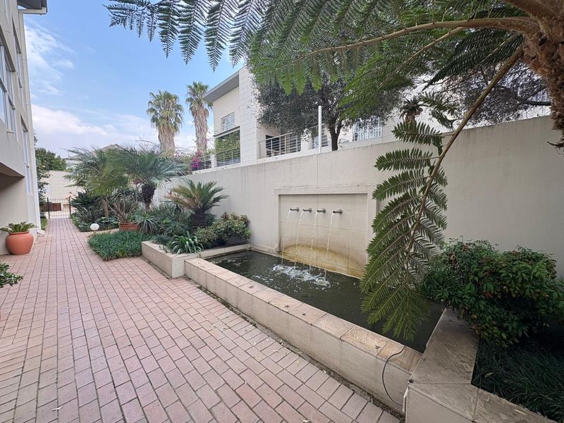 Charming 2-Bedroom Apartment at The Plum on 49 Bompas Road, Hyde Park - Photo 2