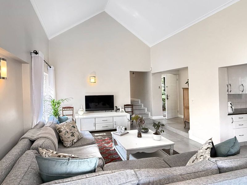 Elegant Family Home in Excellent Estate - Photo 9