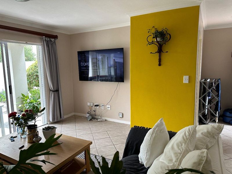 Spacious Townhouse In Popular Security Estate - Photo 6