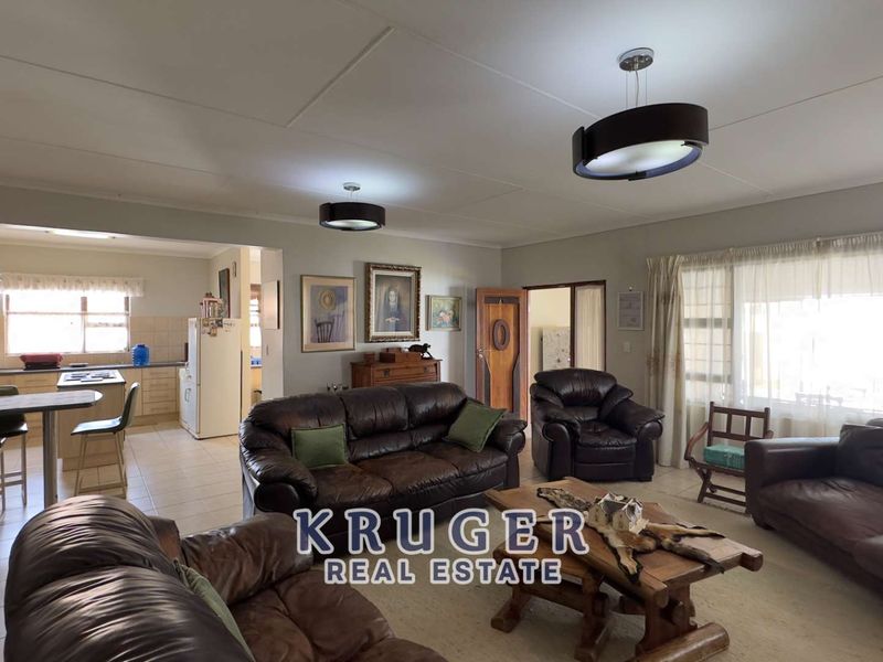 For sale - 3-bedroom home with 2-bedroom flat - Photo 6