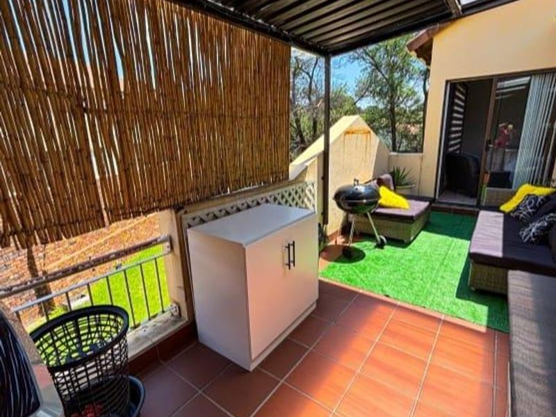 2 BedrTownhouse for Sale in Mondeor - Photo 8