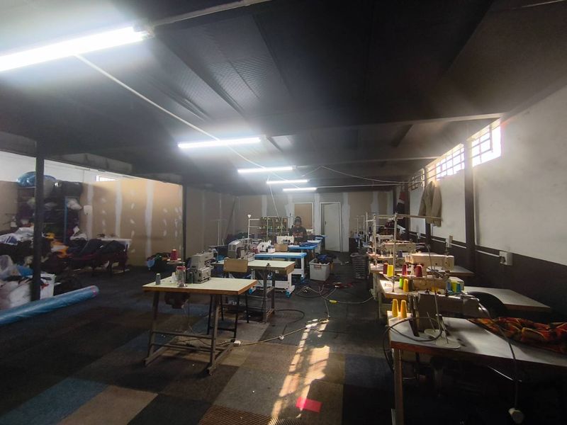 900m2 Factory or Warehouse To Let in New Doornfontein - Photo 4