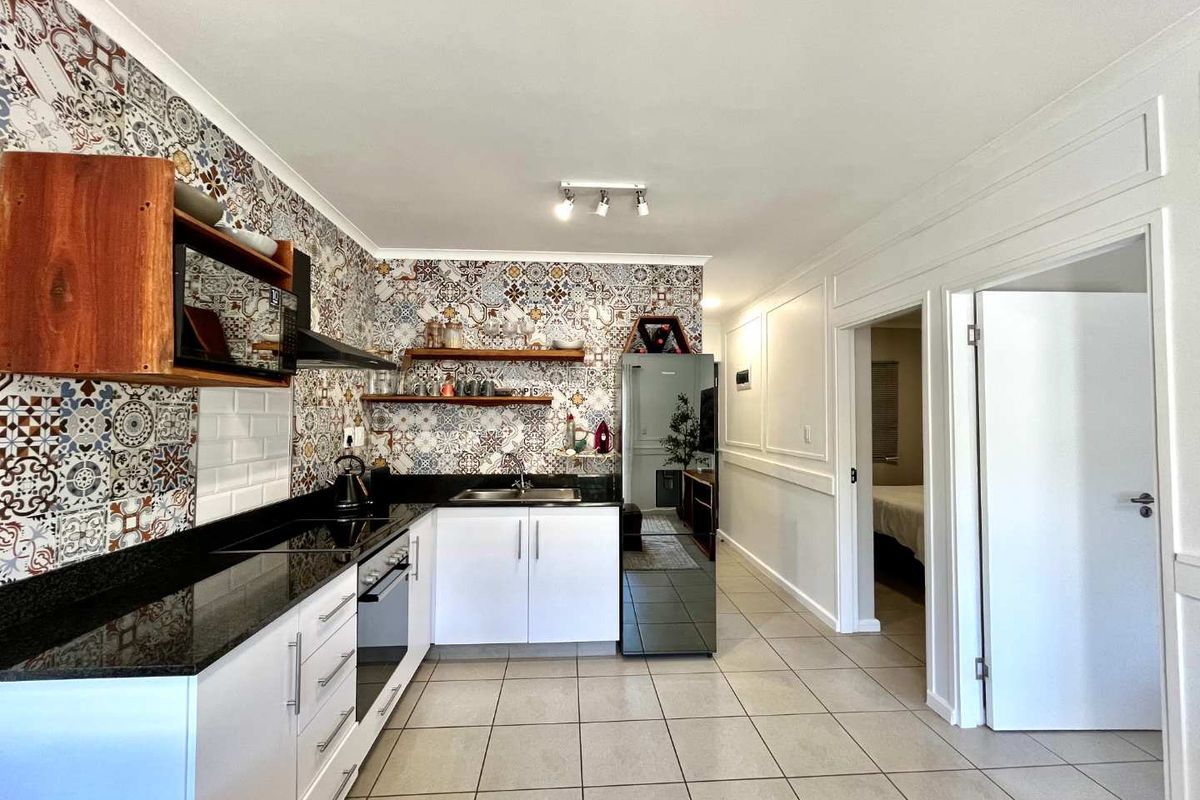 Furnished 2-Bedroom Apartment in Family-Friendly Estate - Photo 2