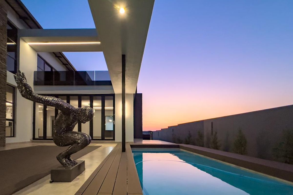 Modern Automated Mansion in Midstream Heights – Where Cutting-Edge Technology Meets Timeless Luxury - Photo 3