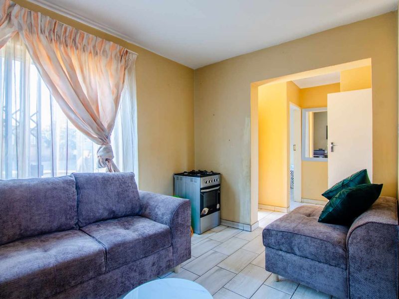 3 Bedroom Simplex on sale - Photo 2