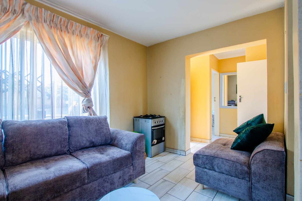 3 Bedroom Simplex on sale - Photo 2