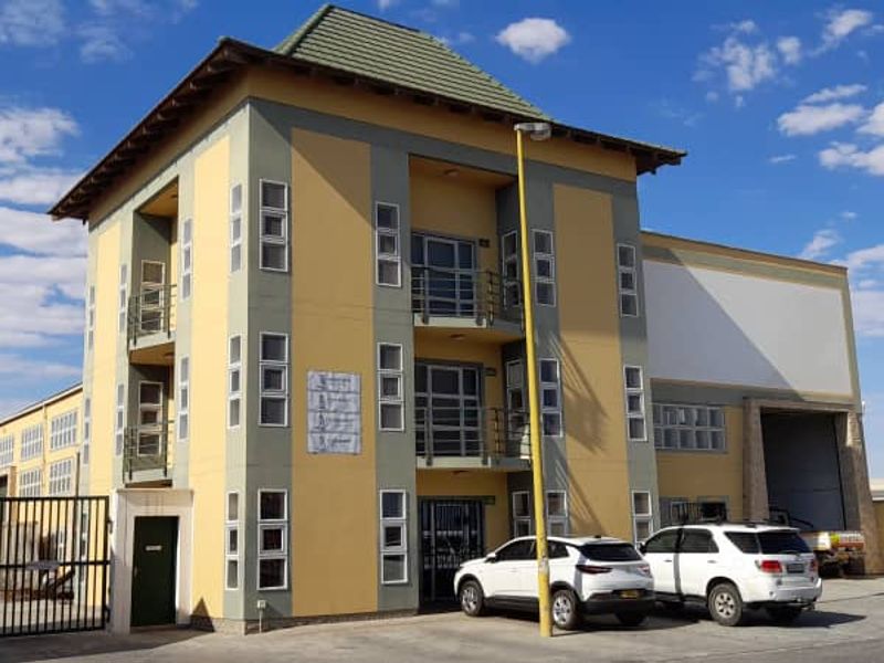 Warehouse with offices in Town - Photo 8