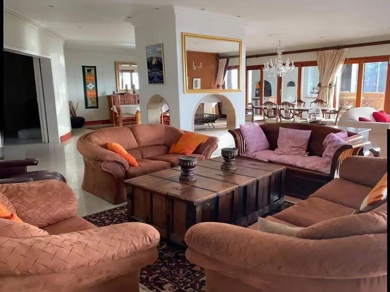 Luxurious 9-Bedroom Oceanfront Guesthouse in Vogelstrand - Photo 5