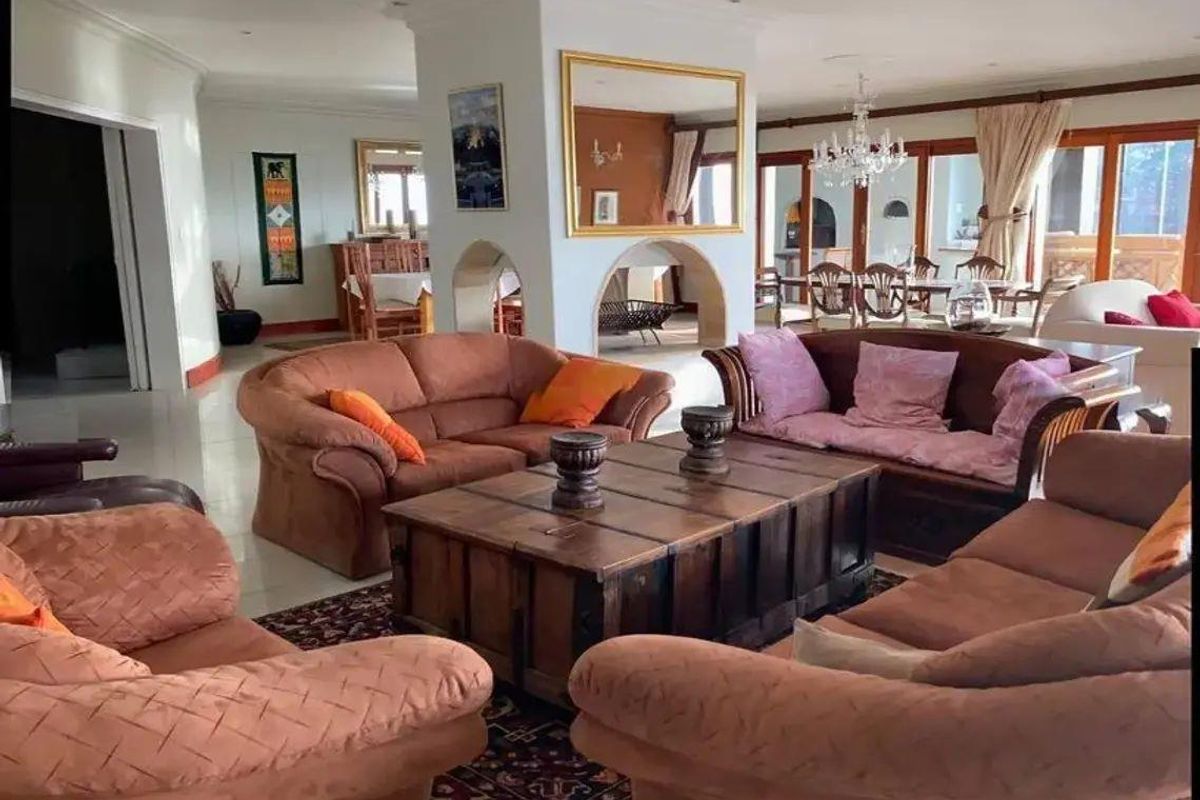 Luxurious 9-Bedroom Oceanfront Guesthouse in Vogelstrand - Photo 5