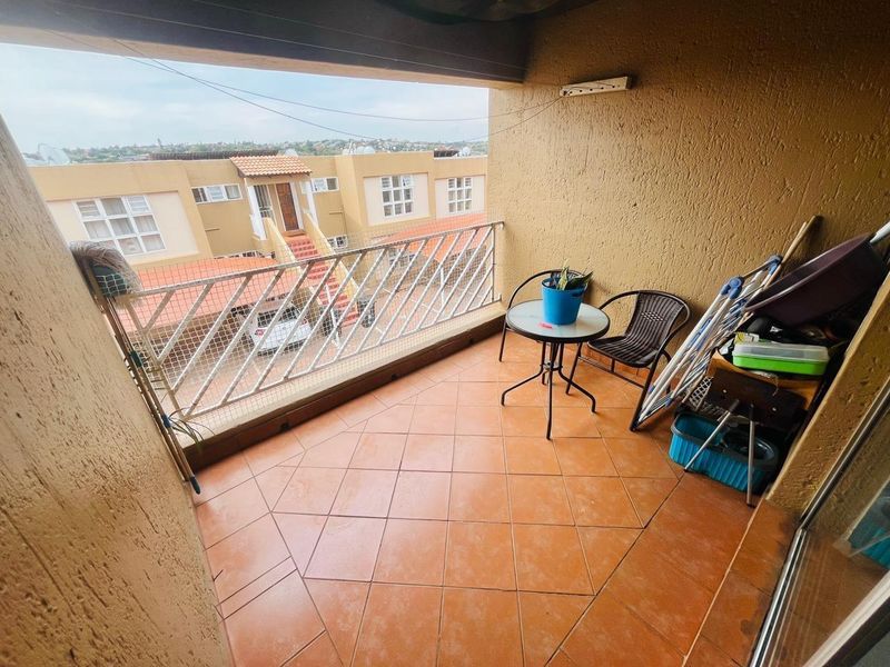 "Prime Location: Minutes from Schools, Shopping & Health! - Photo 3