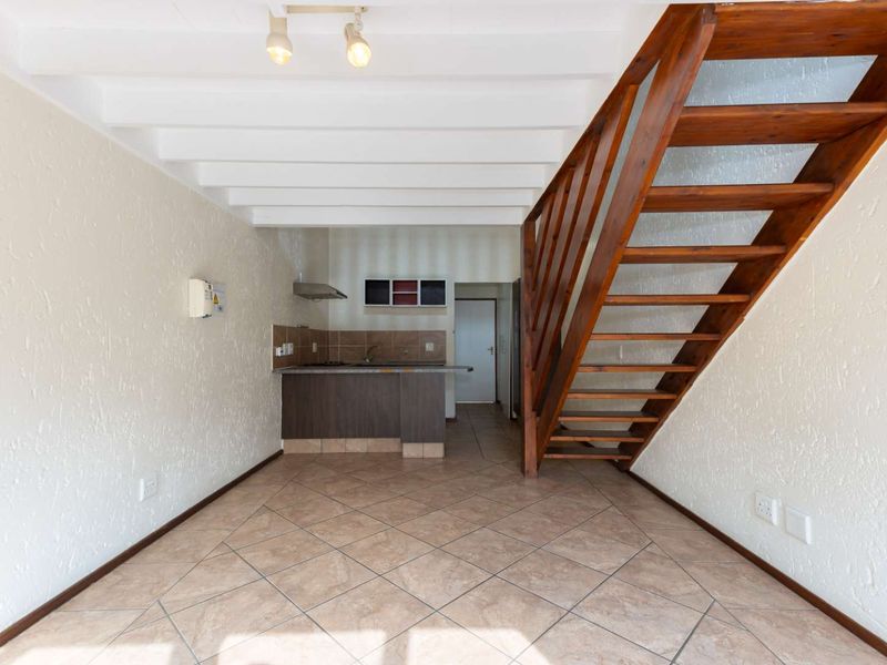 TOP FLOOR LOFT APARTMENT, BOASTING LOADS OF NAURAL LIGHT AND IN A FANTASTIC LOCATION - Photo 4