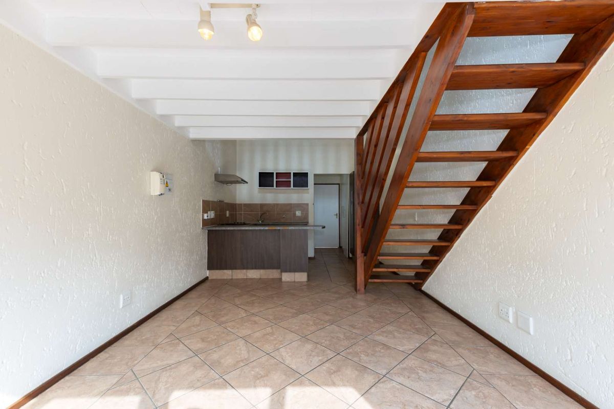 TOP FLOOR LOFT APARTMENT, BOASTING LOADS OF NAURAL LIGHT AND IN A FANTASTIC LOCATION - Photo 4