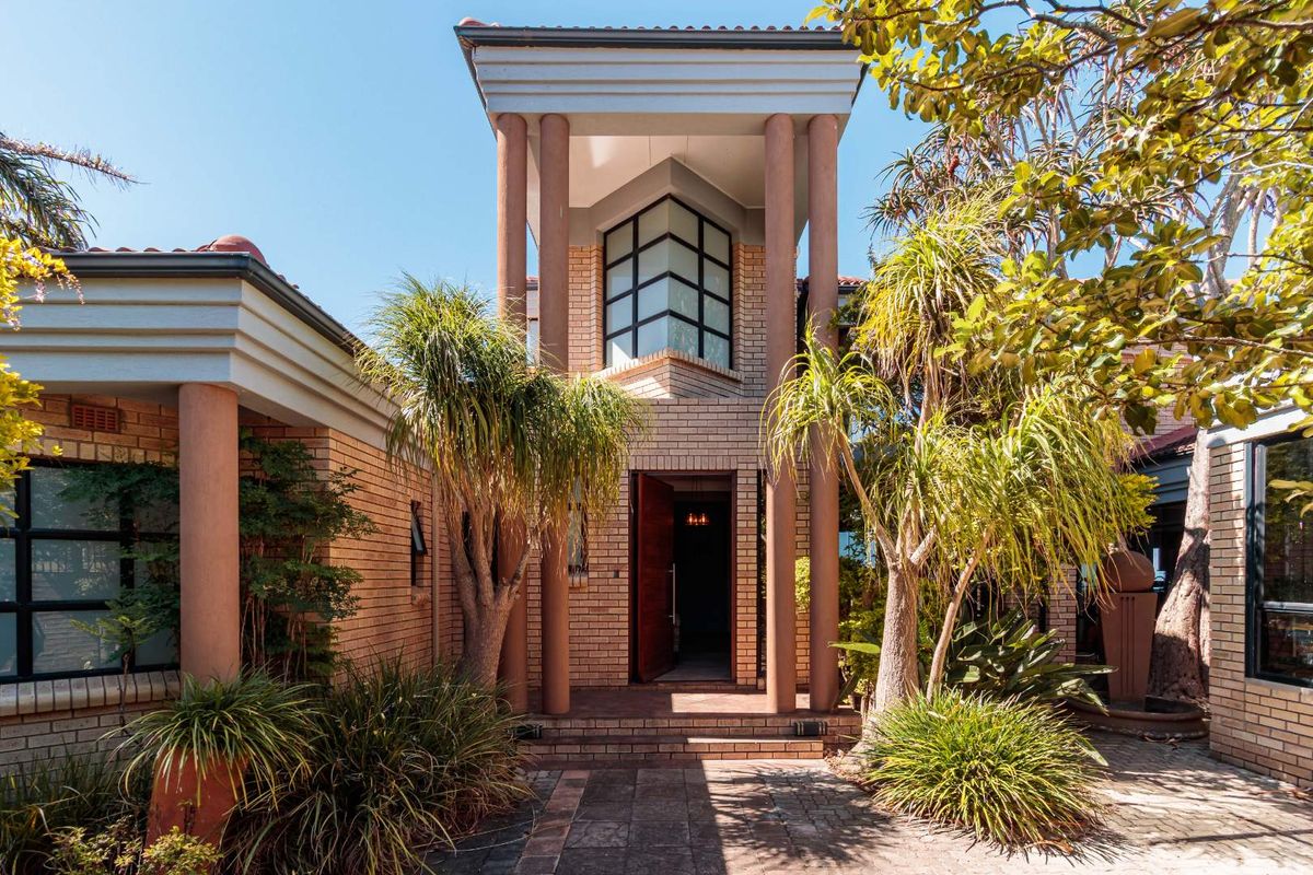 Lovemore Heights – 6 Bedroom Multi family home with flatlet - Photo 2