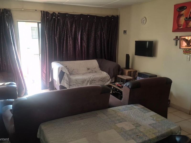 Secure 2-Bedroom Apartment with Scenic Views in Sea View, Durban - Photo 3