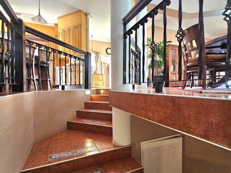 Ambassadorial Victorian Beauty: Fully Furnished Rental in Ludwigsdorf! - Photo 5