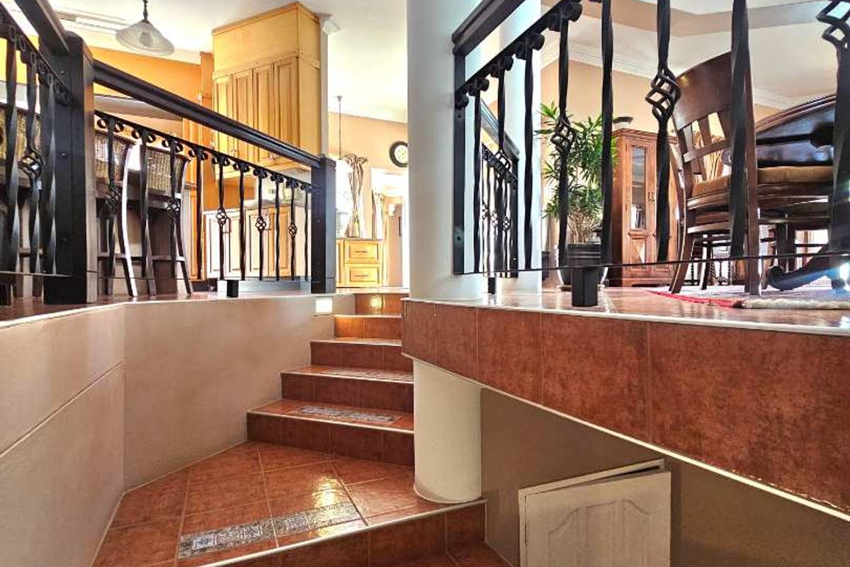 Ambassadorial Victorian Beauty: Fully Furnished Rental in Ludwigsdorf! - Photo 5