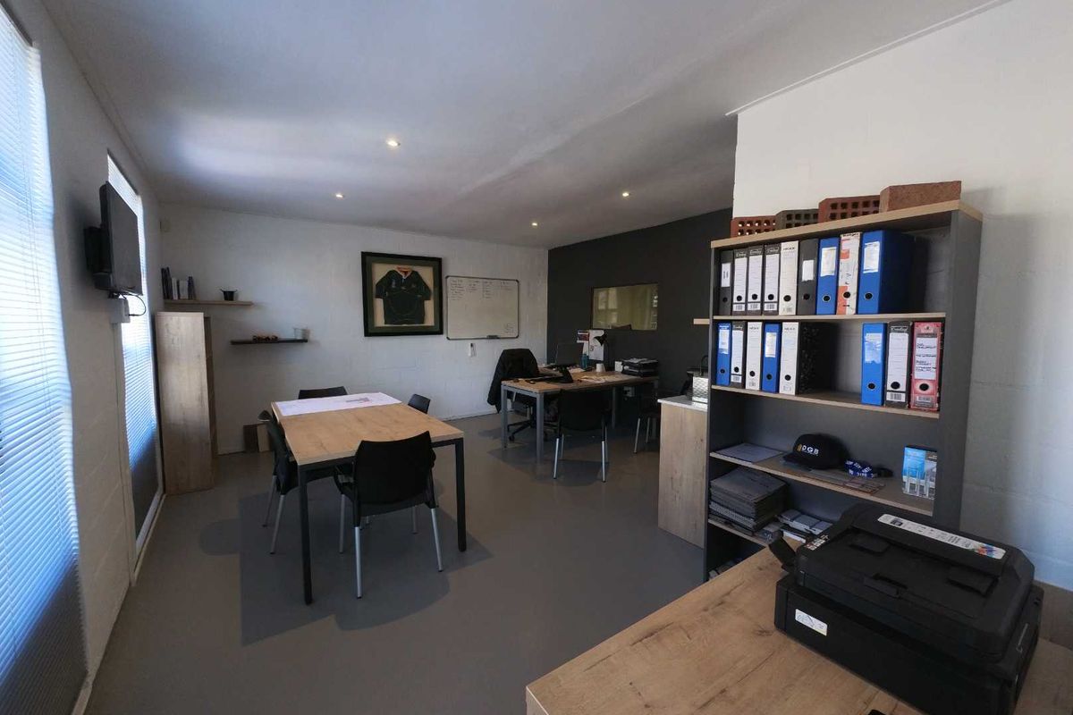 102sqm Storage and Offices available To Let - Photo 2