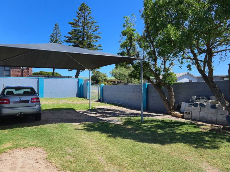 Charming 3-Bedroom House with Expansive Braai Area and Secure Living! Gansbaai CBD - Photo 3