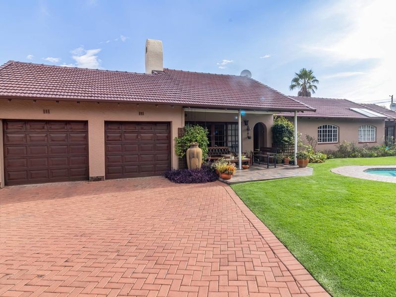 Charming Family Home with Income Generating Opportunities - Photo 2