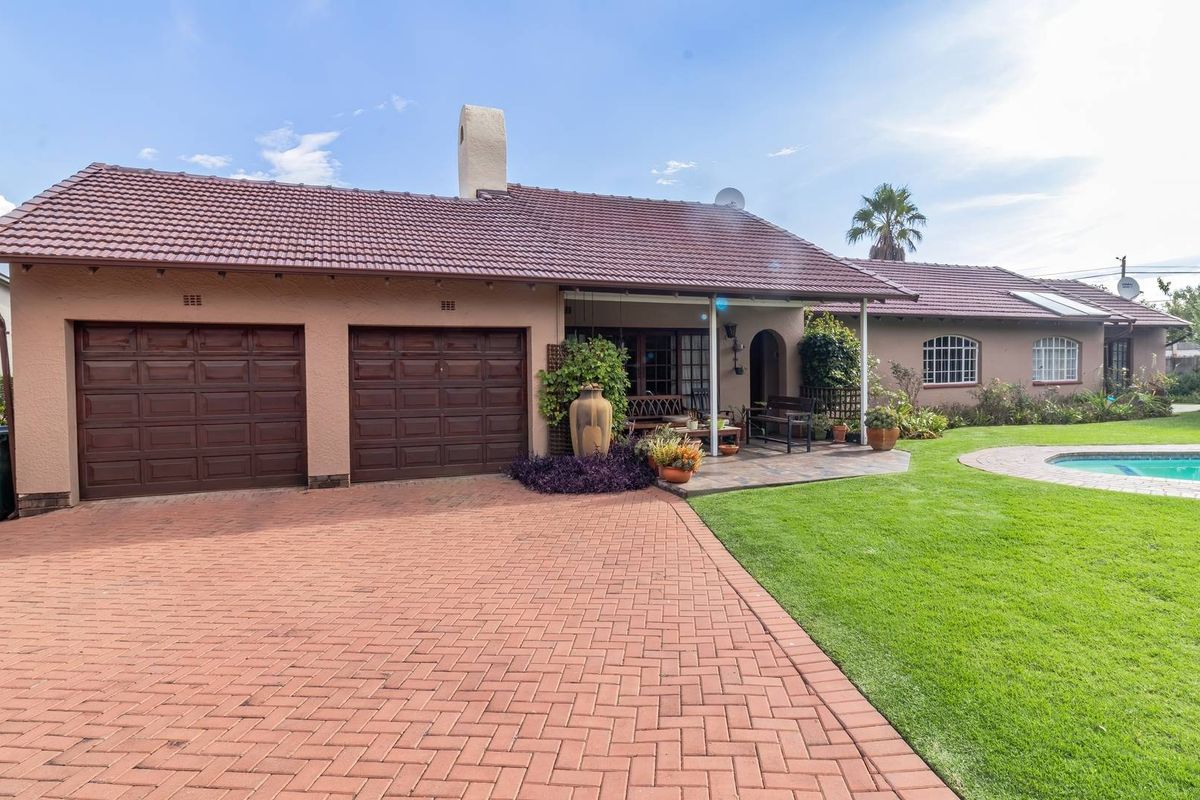 Charming Family Home with Income Generating Opportunities - Photo 2