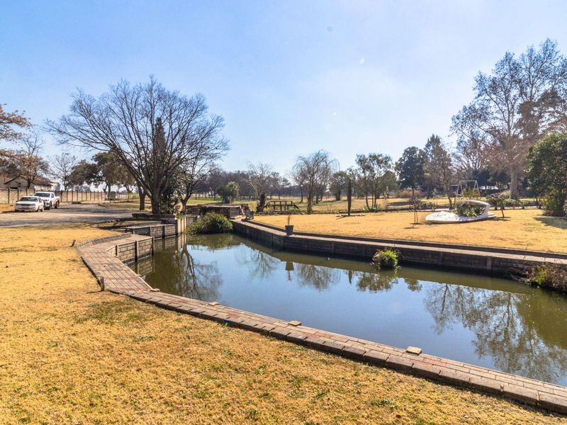 Magnificent 8.5 Hectare Riverfront Estate with Two Homes on the Vaal River – Marlbank - Photo 5