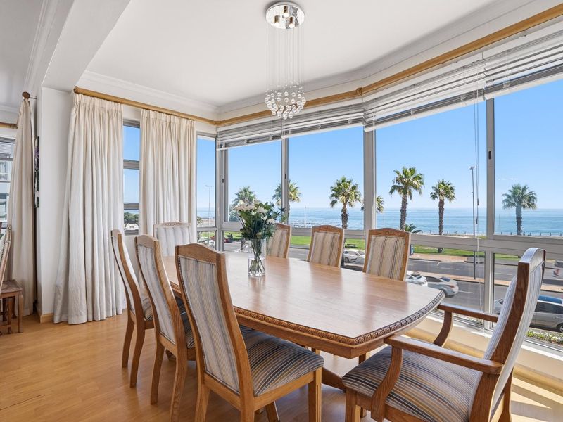 Expansive Frontline Apartment with Spectacular Promenade and Ocean Views - Photo 4