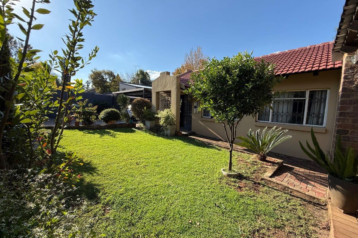 Neat 2 Bedroom Home with Entertainment Patio - Photo 3
