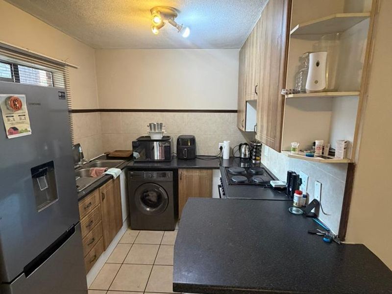 Lovely 2 bedroom ground unit in Mooikloof Ridge for Sale - Photo 5