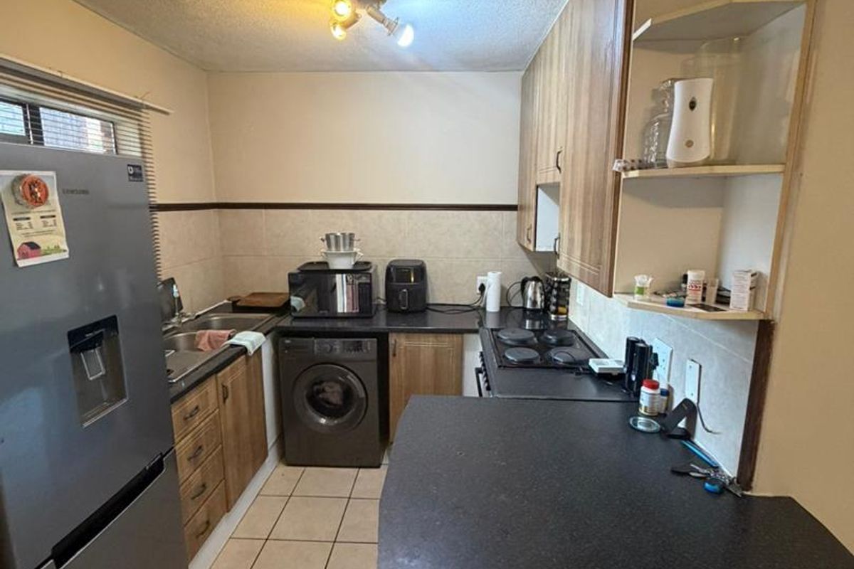 Lovely 2 bedroom ground unit in Mooikloof Ridge for Sale - Photo 5