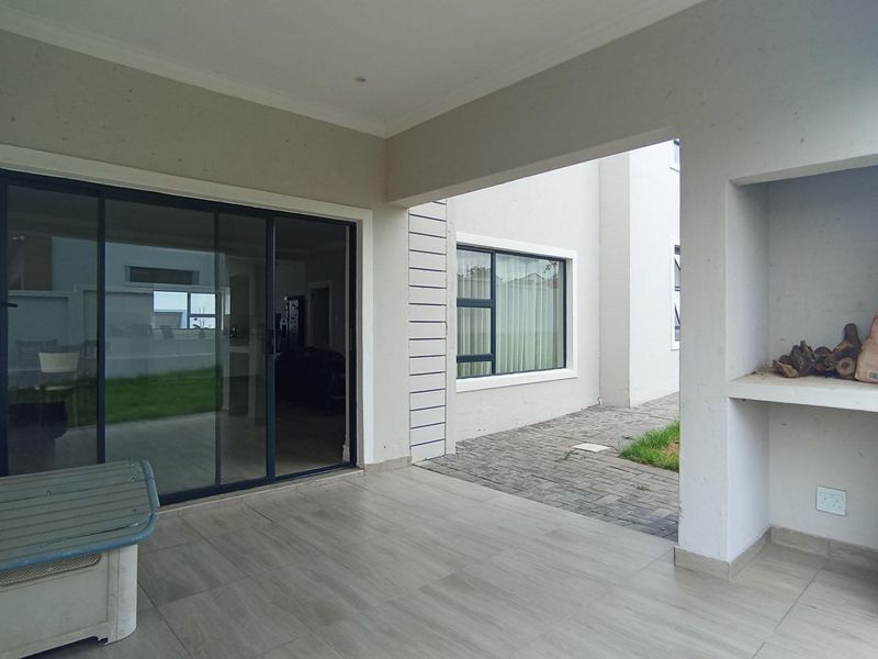 BLUE VALLEY GOLF ESTATE:  FAMILY HOME WITH 4 BEDROOMS ALL WITH EN-SUITE BATHROOMS - Photo 8