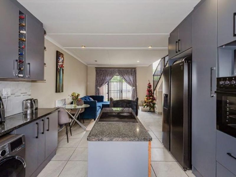 4 Bedroom House for Rent - Photo 5