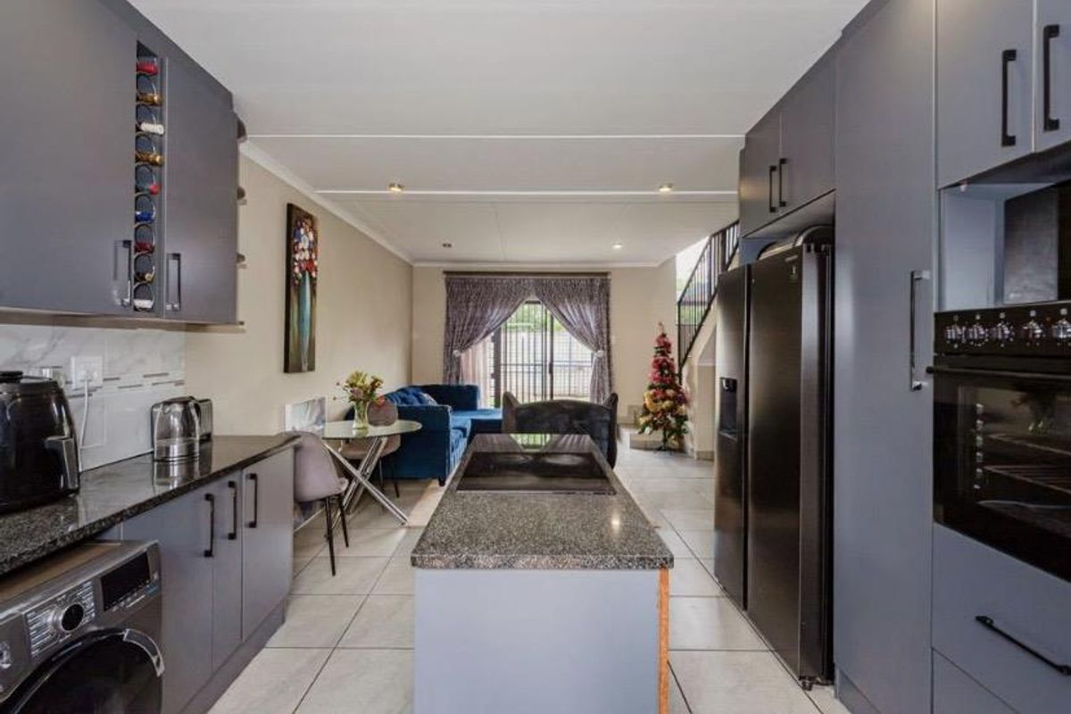 4 Bedroom House for Rent - Photo 5