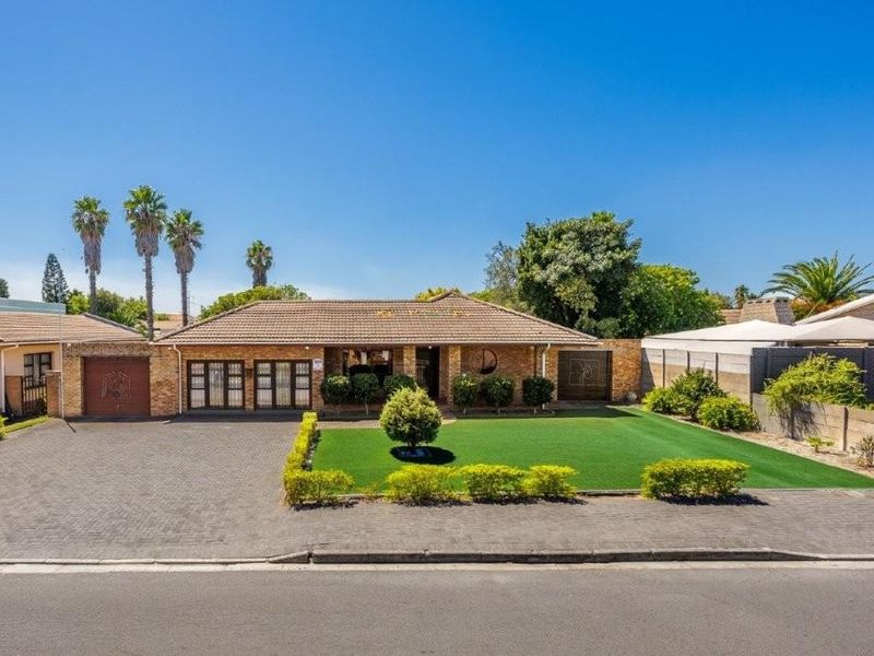 Entertainer’s Dream Family Home with Flatlet & Exceptional Features - Photo 7