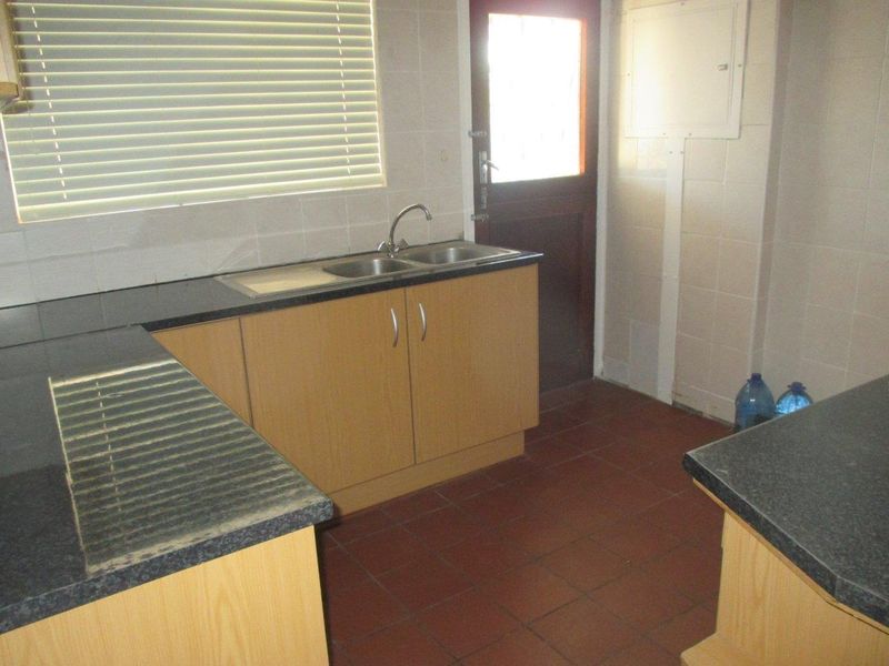 3 Bedroom House with flatlet in Kabega Park - Photo 8