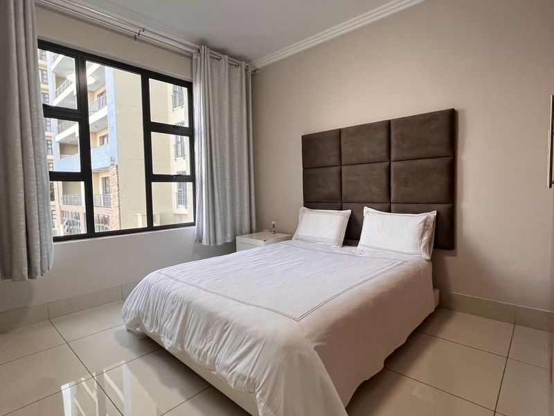 LUXURIOUS, ELEGANT  SECURE  FURNISHED APARTMENT - Photo 9