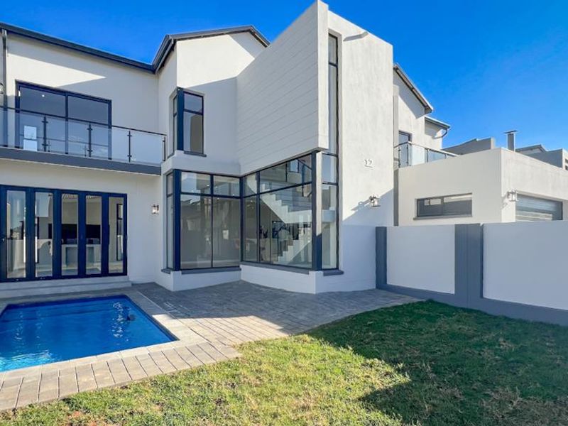 Double-Volume Elegance, Designer Finishes & Family Comfort - Photo 3