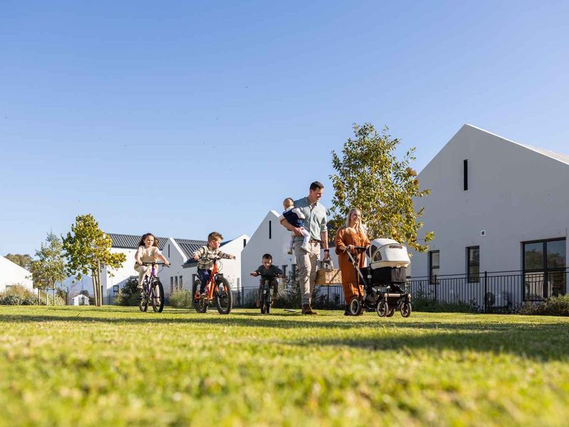 Exceptional Five-Bedroom Lakeside Home on Paarl Valleij Lifestyle Estate & Farm - Photo 6