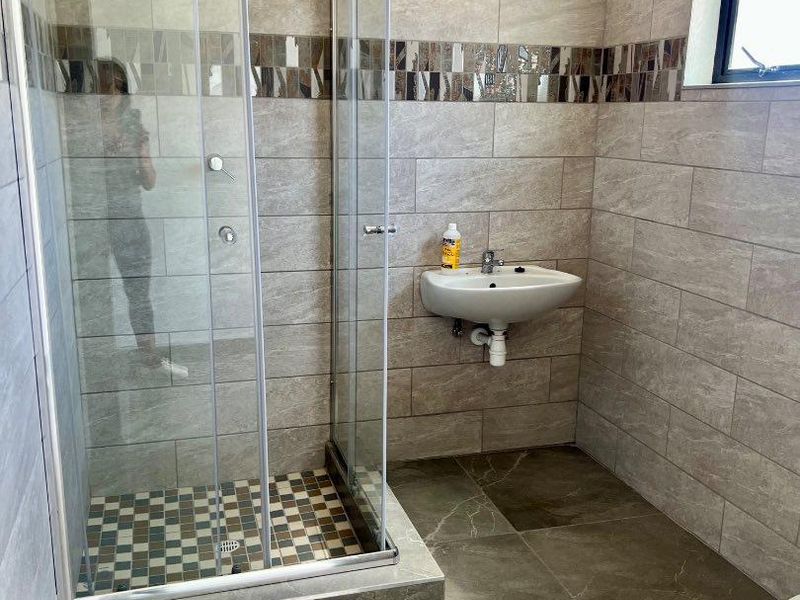 Modern property newly build - Photo 9