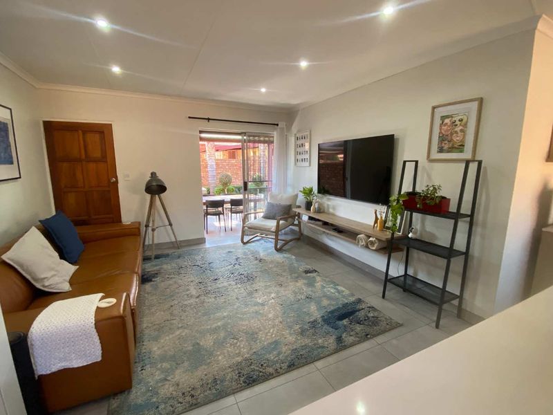 2 Bedroom Townhouse for rent in Highveld Estate. - Photo 8